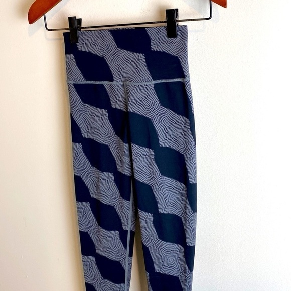 Aerie Chill Move Play High Waist Abstract Print Leggings - Picture 3 of 5